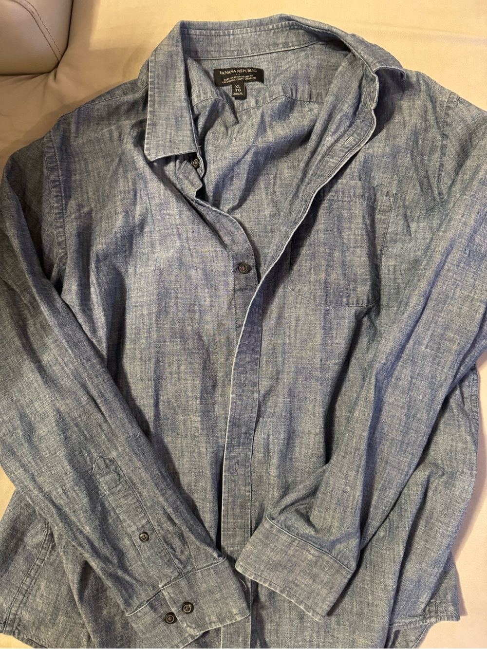 Banana Republic Men's Light Blue Chambray Button-Down Shirt XL
